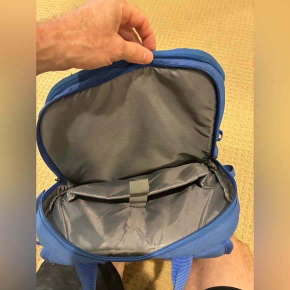 Embark Backpack - Picture 4 of 8